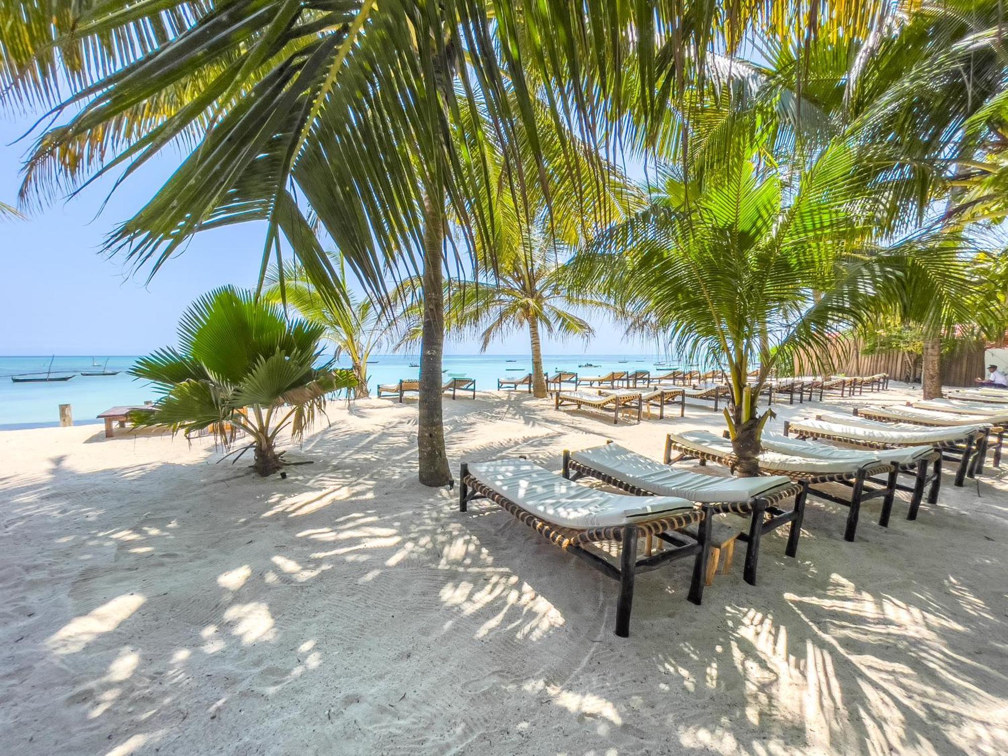 Kibanda Lodge And Beach Club Нунгви Экстерьер фото